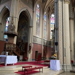 Bazilika Svaté Ludmily na Náměstí Míru. Přežila bombardování i stavbu metra. Foto: Martina Dokoupilová