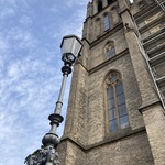 Bazilika Svaté Ludmily na Náměstí Míru. Přežila bombardování i stavbu metra. Foto: Martina Dokoupilová
