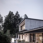 Dům podle tradic Šumavy. Zapomenutý archetyp rodinného domu architekti přetvořili do moderního rodinného bydlení. Foto: FACE – Florian Schätz ; Rainer Taepper ; Joern Blohm