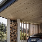 Dům podle tradic Šumavy. Zapomenutý archetyp rodinného domu architekti přetvořili do moderního rodinného bydlení. Foto: FACE – Florian Schätz ; Rainer Taepper ; Joern Blohm