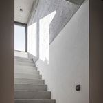 Dům podle tradic Šumavy. Zapomenutý archetyp rodinného domu architekti přetvořili do moderního rodinného bydlení. Foto: FACE – Florian Schätz ; Rainer Taepper ; Joern Blohm