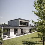 Dům podle tradic Šumavy. Zapomenutý archetyp rodinného domu architekti přetvořili do moderního rodinného bydlení. Foto: FACE – Florian Schätz ; Rainer Taepper ; Joern Blohm