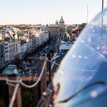 Pytloun Sky Bar & Restaurant Prague je umístěn na střeše a střešních terasách hotelu © PYTLOUN HOTELS