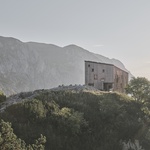 Za krásné výhledy platí nebezpečím lavin. Luxusní dřevěná chata je odměnou za výstup. Na příjezd autem zapomeňte!. Foto: David Schreyer