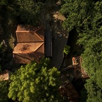 Rekreační chaty zasazené do přírodní scenérie pozvedají celý region. Foto: Fernando Guerra, FG + SG