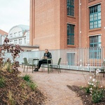 Střešní zahrada a městský park tam, kde dříve hučely stroje. Foto: Johannes Richter, Louisa Schwope, Ernesto Uhlmann