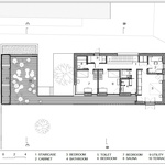 Kočka, pes a papoušek v čistém domě bez alergií. Hlavním materiálem je dřevo. Zdroj: OFIS Architects