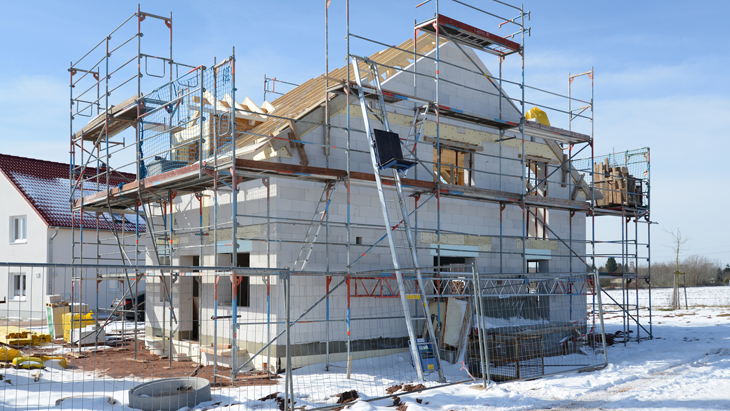 Stavební produkce v prosinci 2014 klesla meziročně reálně o 6,6 %