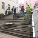 Terasa na střeše divadelního sálu v atriu mezi budovami. Zdroj: Martina Dokoupilová