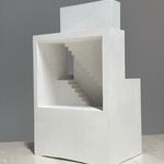 Vypadá jako čtyři bílé kostky poházené na svahu. Odkazuje se ale na historii. Jak je to možné?. Zdroj: Sigurd Larsen – Design and Architecture