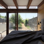 Dům si rozšířili o atrium. Výhledy mají do zahrady. Foto: Robert Žákovič, www.robertzakovic.com