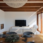 Dům si rozšířili o atrium. Výhledy mají do zahrady. Foto: Robert Žákovič, www.robertzakovic.com