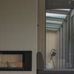 Minimalismus není jen doménou Skandinávie, ukazuje rezidence z lotyšského pobřeží. Foto: Alvis Rozenbergs