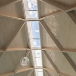Krytý bazén za domem, který je spíš soukromým chrámem relaxace. Foto: KHA – Klas Hyllén Architecture