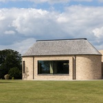 Krytý bazén za domem, který je spíš soukromým chrámem relaxace. Foto: KHA – Klas Hyllén Architecture