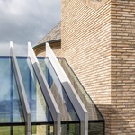 Krytý bazén za domem, který je spíš soukromým chrámem relaxace. Foto: KHA – Klas Hyllén Architecture