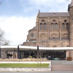 Z nechtěného kostela v havarijním stavu vznikl De Petrus. Komunitní centrum s knihovnou. Foto: Stijn Bollaert