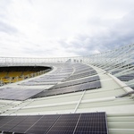 Foto: Fotovoltaický systém na střeše stadionu Ernsta Happela © Stadt Wien/David Bohmann