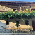 Začít bychom ale měli spíš u jejího rodného venkovského domu, stojícího ve vesnici Sežana, ve slovinském Krasu. Tady totiž dobrodružství Floriany začalo. Objevila tu totiž vášeň pro obnovování starých fresek a mozaik. Což je dost neobvyklý koníček. Foto: Steve Werney Photographer