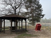 Červené uhláky na popel a žhavé uhlíky z veřejných ohnišť