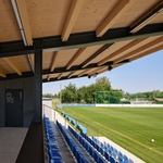 Průhled tribunou. Foto: BoysPlayNice
