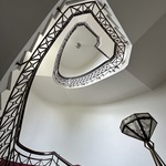 1. místo kategorie Architektura: Schodiště: Nádherné schodiště ve vike Na Libušince. Úžasná budova a úžasný interiér. Autorka: Klára Sklenářová