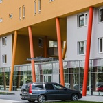 Sekyra Group realizuje projekt Opatov II, který zahrnuje výstavbu 300 bytů v rámci dostupného nájemního bydlení. Projekt modelu PPP (Public Private Partnership) je financován částečně soukromými investory, včetně pojišťovny Kooperativa a společnosti Dostupné bydlení České spořitelny. Tento projekt je jedním z prvních příkladů dostupného bydlení podporovaného soukromým sektorem v České republice. Foto: Sekyra Group