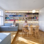 Průhled hlavní obytnou místností z boku. Foto: Studio Flusser