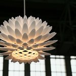 Svítidlo z tiskárny – designéři již nemusí čekat a domlouvat se s výrobci prototypů – vše si vytisknou sami u sebe v kanceláři během několika málo hodin (Zdroj: www.omniacomercial.cz) © omniacomercial.cz