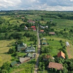 Cílem architekta bylo proměnit oba objekty, ale přitom zachovat jejich dispozice i prostorové řešení. Nechtěl měnit charakter vesnice, stál na straně venkova a jeho tradičního vyznění. Foto: YWP.Studio