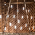 Moderní kaple z přírodních materiálů inspirovaná středověkým stavitelstvím. Foto: MgA. Ondřej Bouška, Salon dřevostaveb