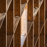 Moderní kaple z přírodních materiálů inspirovaná středověkým stavitelstvím. Foto: MgA. Ondřej Bouška, Salon dřevostaveb