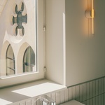 I když by se takové zkratce asi architekti bránili, jejich náplní bylo „vymyslet nemocnici jinak“. Jejich projekt, založený na rozsáhlém historickém výzkumu, vycházel z citlivého čtení budovy a jejích postupných proměn. Foto: Charly Broyez