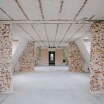 Agentura Maud Caubet Architectes vedla kompletní rekonstrukci lokality jménem Hertfordského britského charitativního fondu (HBCF), a dokázala obnovit identitu místa a zároveň jej přizpůsobit současnému využití. Foto: Charly Broyez