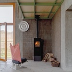 Architekti ze studia Bongiana Architetture těmi rozmanitými povrchy vytvářeli pestrost zážitků a pocitů. Texturovaný dům ožívá svou různorodostí. Foto: Riccardo de Vecchi