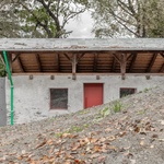 Co to vlastně je? Údiv je namístě. Je to totiž objekt v „procesu“. V pokračující kapitole svého nového příběhu. Projekt Into the Wall – Wiedenhofer je o přestavbě, přístavbě a změně účelu původní stavby. Foto: Gustav Willeit
