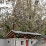 Starý kurník je tu architektonicky reinterpretován, místo toho, aby byl zbourán. A nachází nové využití, v podobě samostatného obytného objektu. Foto: Gustav Willeit
