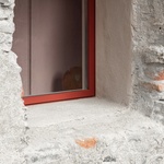 Masivní kamenné zdi, omítky jsou očištěné a restaurované, ponechané ve své haptice a doplněné pouze v tělesech nebo v přechodech. Foto: Gustav Willeit
