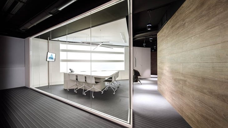 Kanceláře od architektů Malvi: transparentní a komunikativní