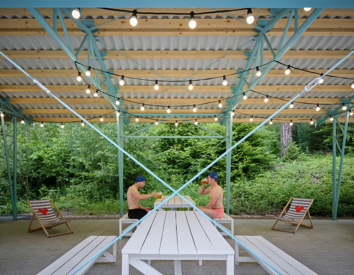 Pohled jižní, posezení. Foto: BoysPlayNice