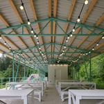 Pohled západní, posezení. Foto: BoysPlayNice Pohled západní, posezení. Foto: BoysPlayNice