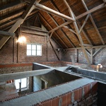 Kamenné zdi a cihelné klenby jako dobrý základ pro rekonstrukci rodinného sídla. Foto: Markéta Veselá, www.maura.cz Kamenné zdi a cihelné klenby jako dobrý základ pro rekonstrukci rodinného sídla. Foto: Markéta Veselá, www.maura.cz