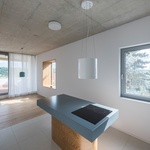 Varný ostrov kuchyně vstupního patra. Foto: Martin Čeněk Varný ostrov kuchyně vstupního patra. Foto: Martin Čeněk