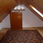 Malá světlá výška místnosti v podkroví. Foto: Martina Hepnerová