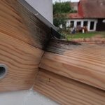 Poškozené střešní okno. Foto: Martina Hepnerová