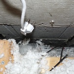 Zateplení střechy, není napojena parozábrana. Foto: Martina Hepnerová