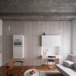 Stěna s částí kuchyně a pracovní kout. Foto: Alex Shoots Buildings Stěna s částí kuchyně a pracovní kout. Foto: Alex Shoots Buildings