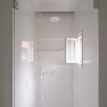 Sprchový kout. Foto: Alex Shoots Buildings Sprchový kout. Foto: Alex Shoots Buildings