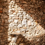 Detail stěny průjezdu. Foto: Radek Úlehla