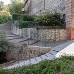 Spárování mezer ve zdivu bylo provedeno touto speciální maltou podle původní historické receptury, což umožnilo vrátit středověké bráně původní vzhled. Foto: Emanuele Bressan